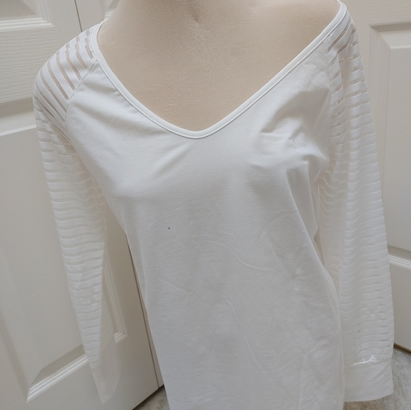 Pretty Amazon Top - Picture 2 of 6